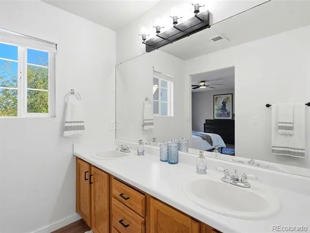 339 Ivory Circle Aurora, CO 80011