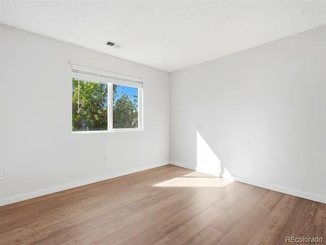 339 Ivory Circle Aurora, CO 80011