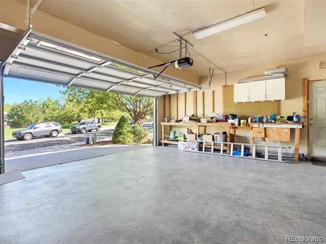 339 Ivory Circle Aurora, CO 80011