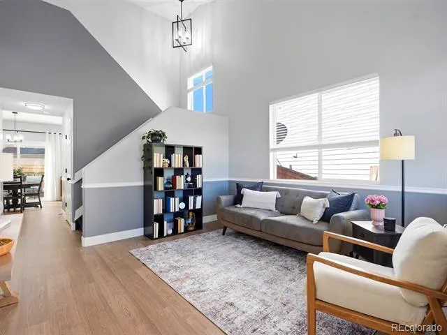 339 Ivory Circle Aurora, CO 80011