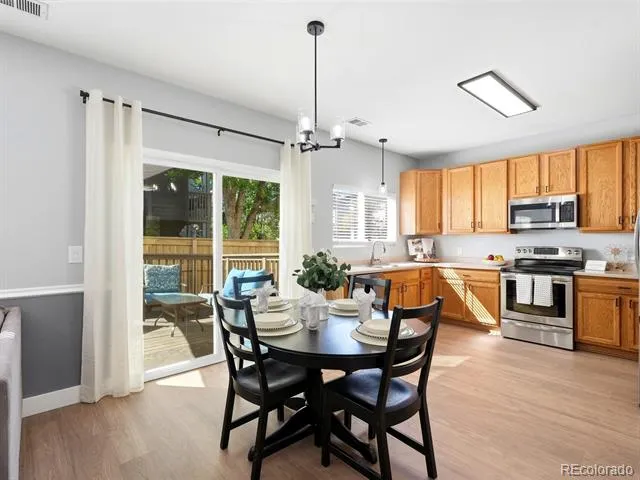 339 Ivory Circle Aurora, CO 80011