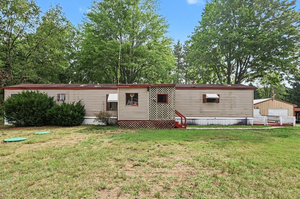 912 S Bossett Road Ravenna, MI 49451