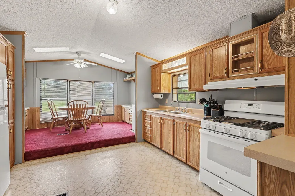 912 S Bossett Road Ravenna, MI 49451
