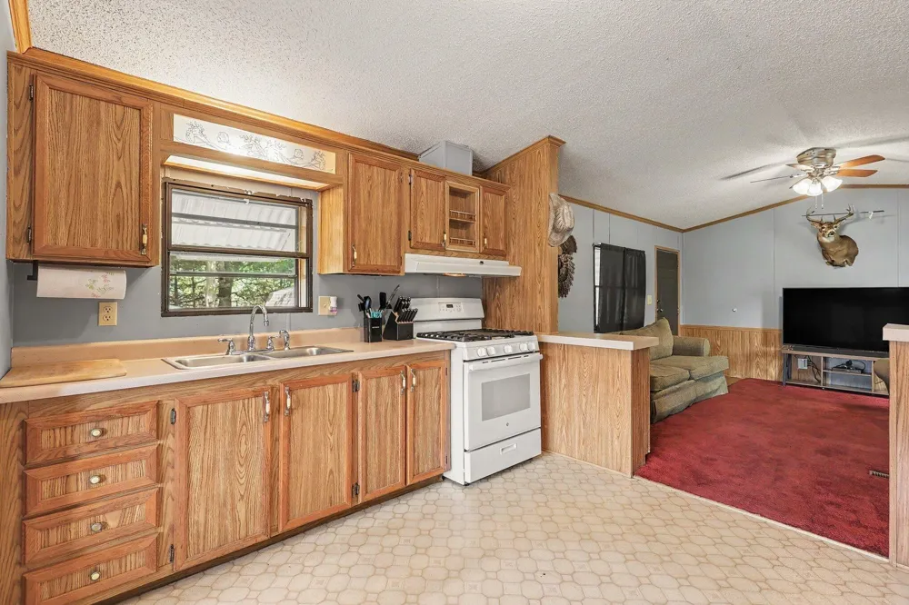 912 S Bossett Road Ravenna, MI 49451