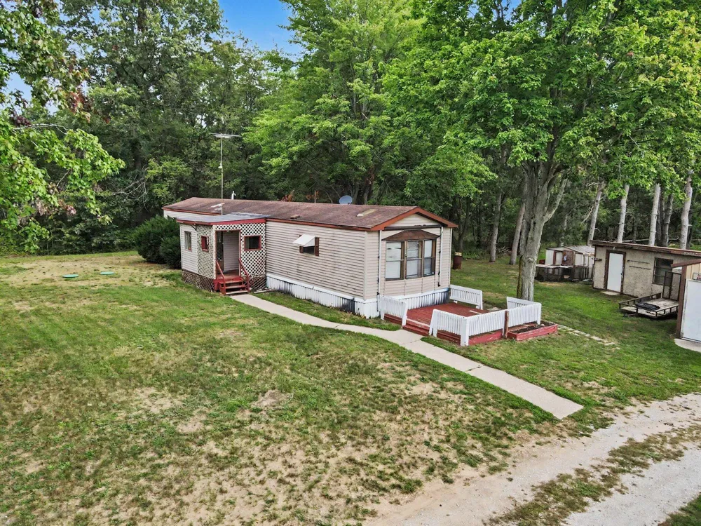 912 S Bossett Road Ravenna, MI 49451