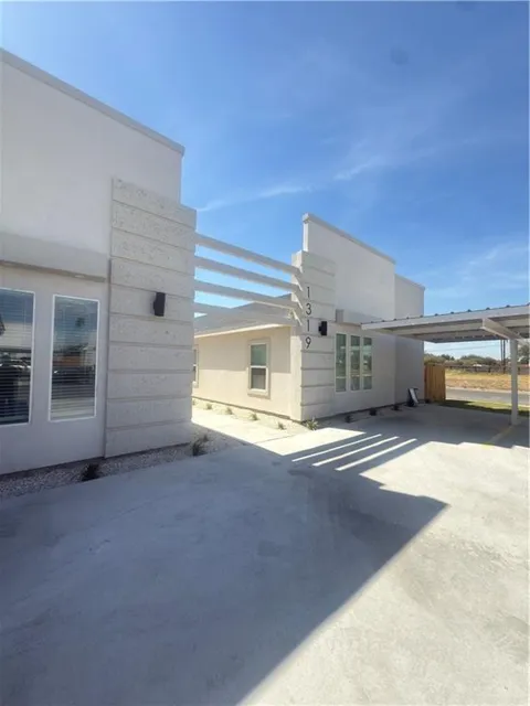 1319 San Vicente Avenue #1