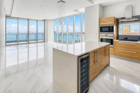 2020 Bayshore Dr #1710