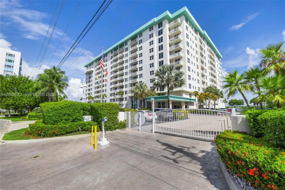 10350 W Bay Harbor Dr #9C Bay Harbor Islands, FL 33154