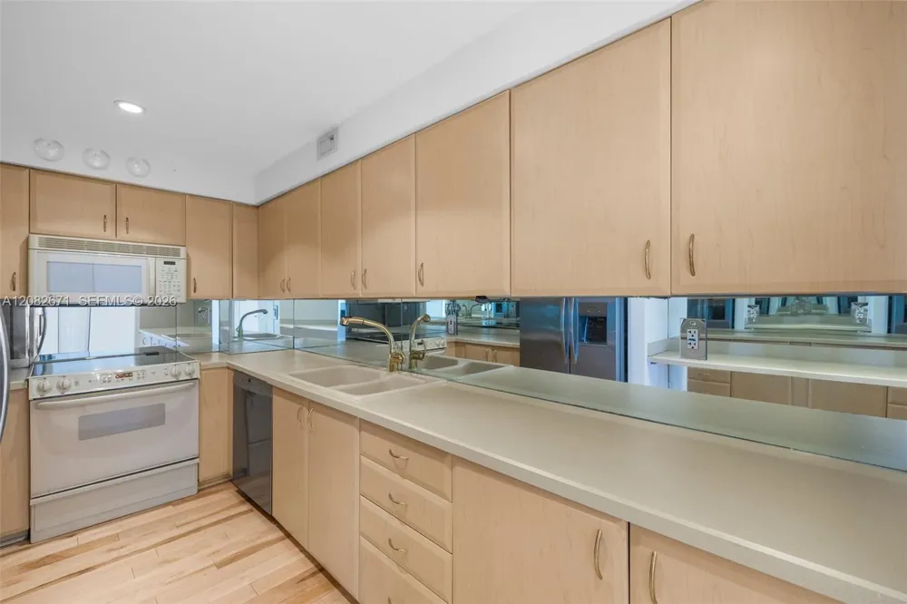 10350 W Bay Harbor Dr #9C Bay Harbor Islands, FL 33154