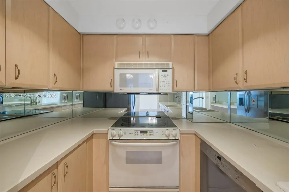 10350 W Bay Harbor Dr #9C Bay Harbor Islands, FL 33154