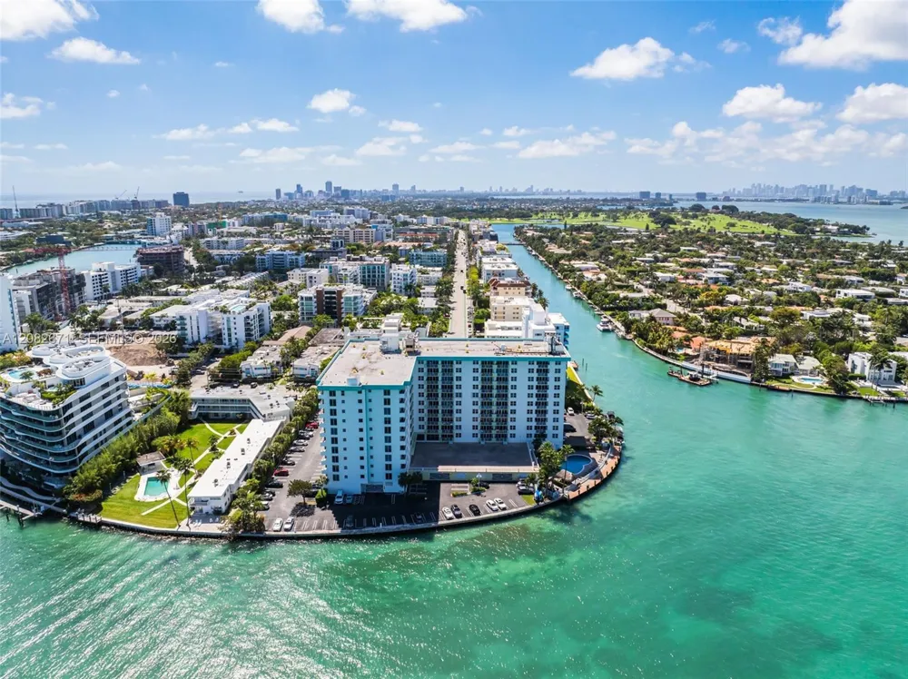 10350 W Bay Harbor Dr #9C Bay Harbor Islands, FL 33154