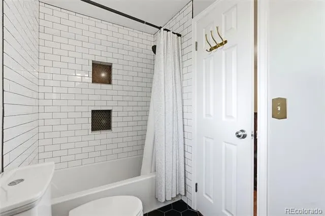 7705 E Napa Place Denver, CO 80237