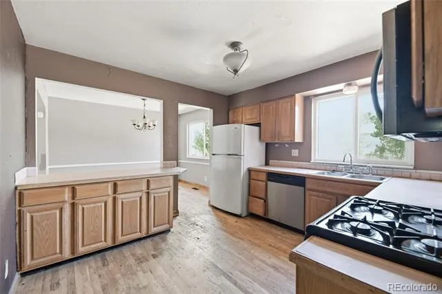 1404 S Vaughn Circle Aurora, CO 80012
