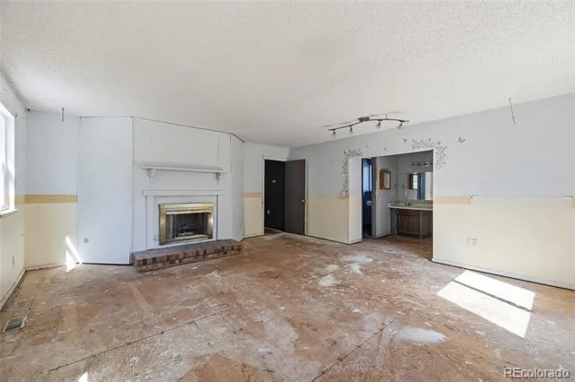 1404 S Vaughn Circle Aurora, CO 80012