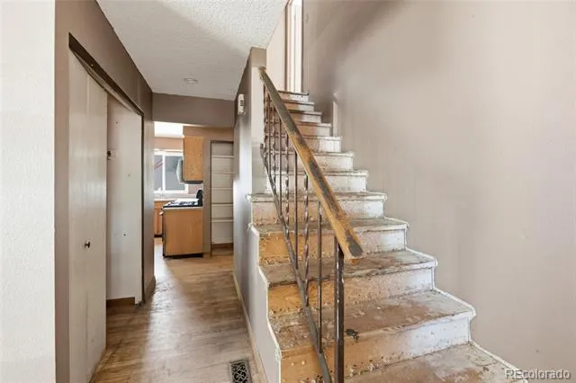1404 S Vaughn Circle Aurora, CO 80012