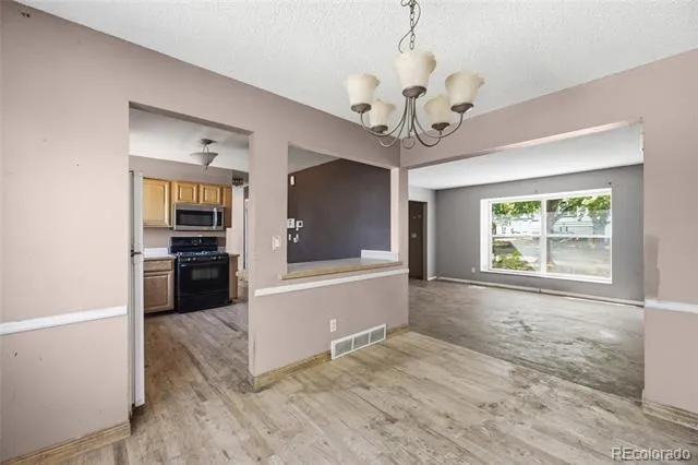 1404 S Vaughn Circle Aurora, CO 80012