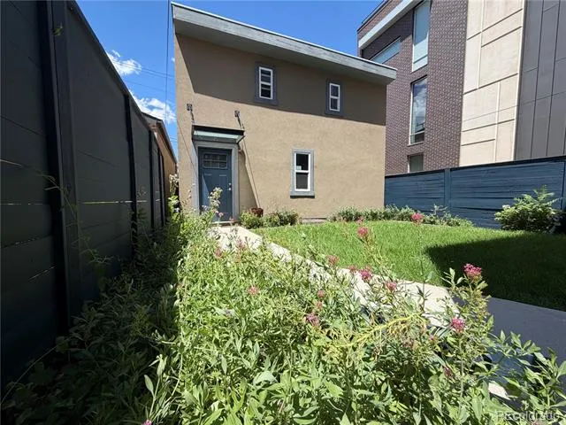 2521 Lawrence Street Denver, CO 80205