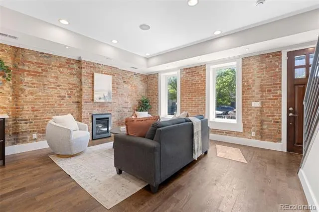 2521 Lawrence Street Denver, CO 80205