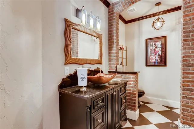6963 S Espana Way Aurora, CO 80016
