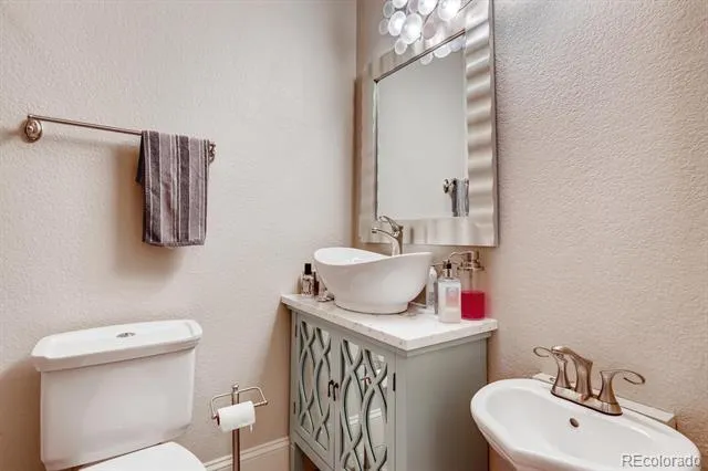 6963 S Espana Way Aurora, CO 80016