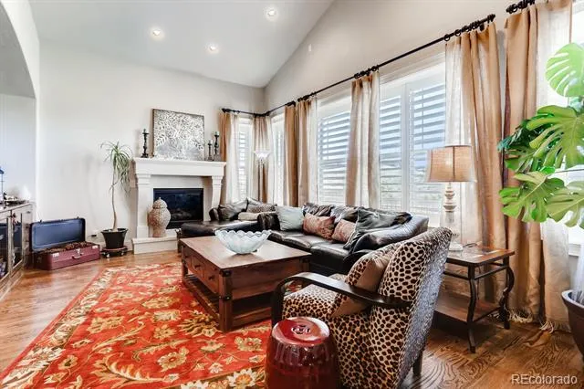 6963 S Espana Way Aurora, CO 80016