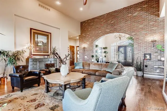 6963 S Espana Way Aurora, CO 80016