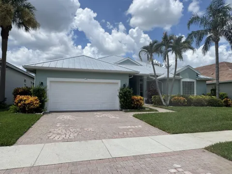 137 NW Magnolia Lakes Boulevard
