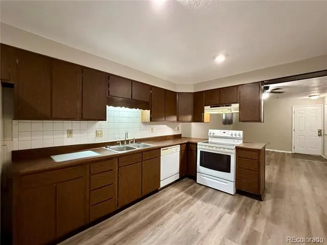 1183 Clinton Street Aurora, CO 80010
