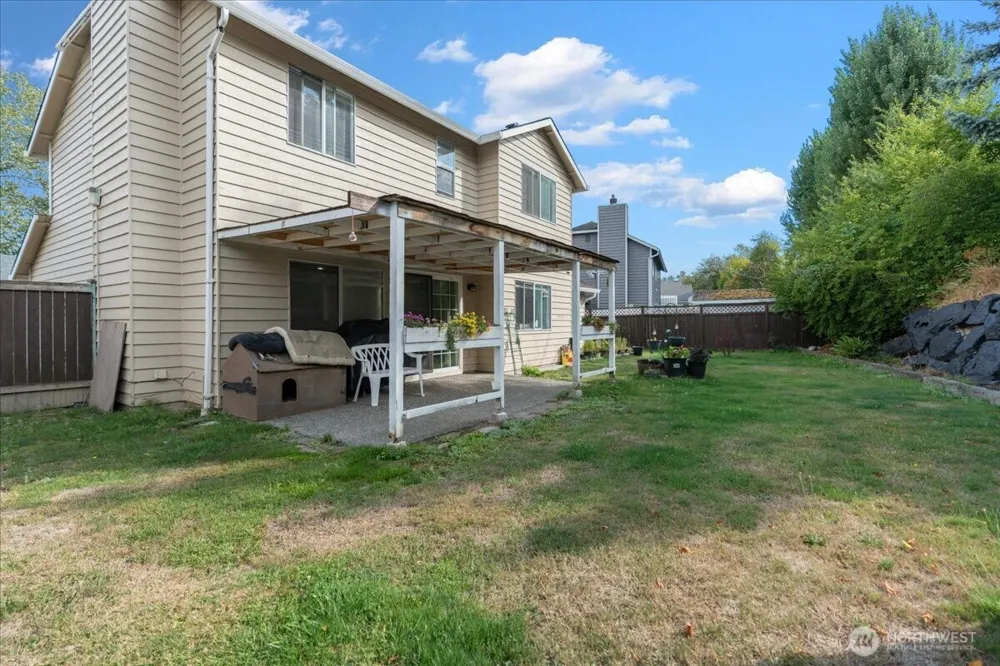 32825 17th Avenue SW Federal Way, WA 98023