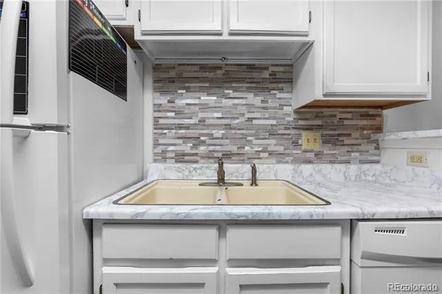 910 S Walden Street #206 Aurora, CO 80017
