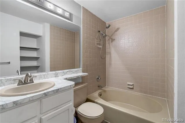 910 S Walden Street #206 Aurora, CO 80017