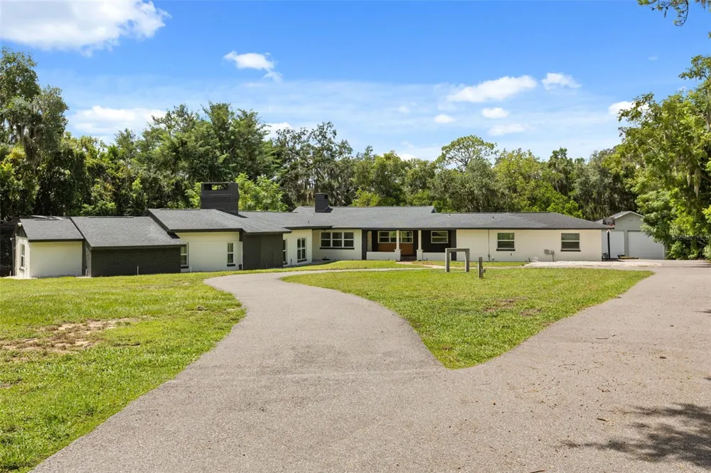 1602 COUNTRY CLUB ROAD Eustis, FL 32726