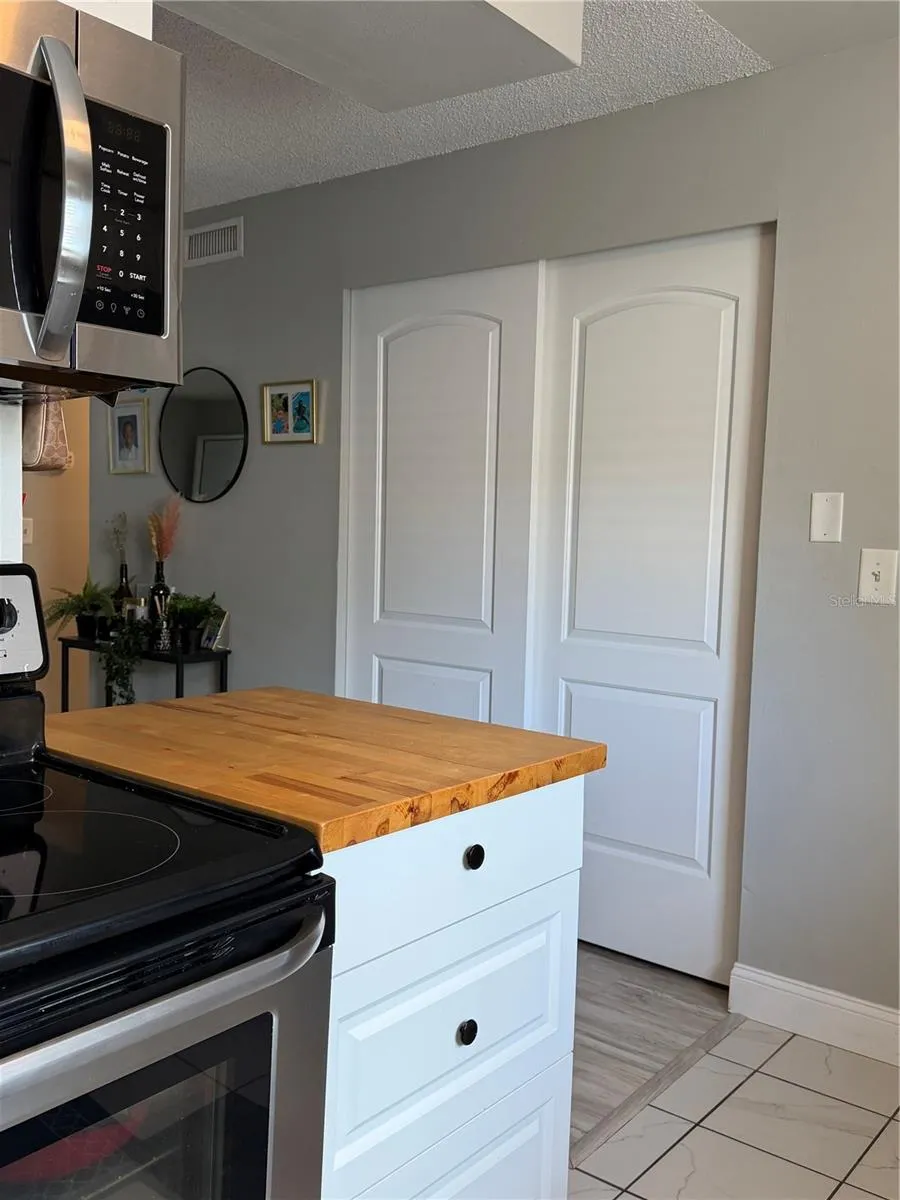 2617 PINE LAKE TERRACE #B Sarasota, FL 34237