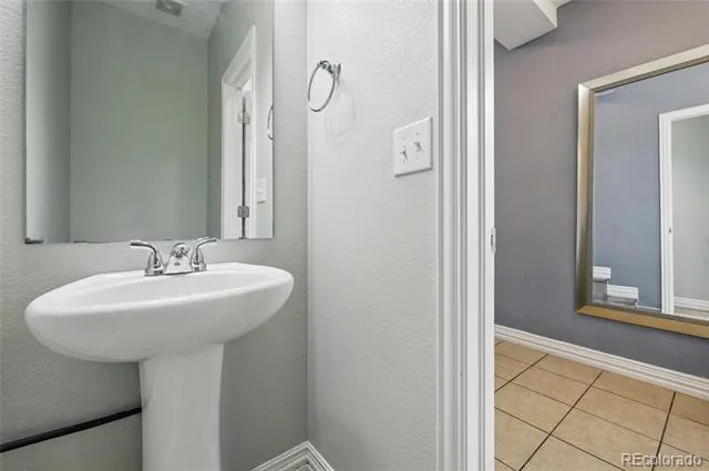 18619 E 50th Place Denver, CO 80249