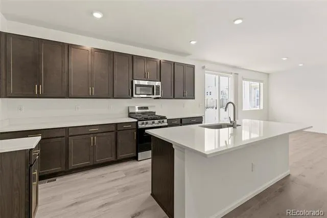 47378 Bluebell Avenue Bennett, CO 80102