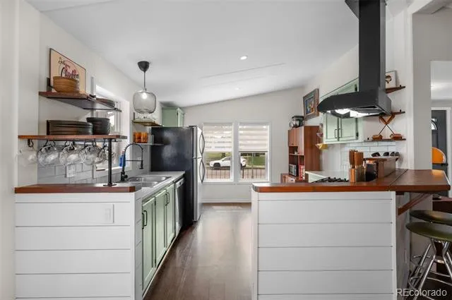 1436 Knox Court Denver, CO 80204