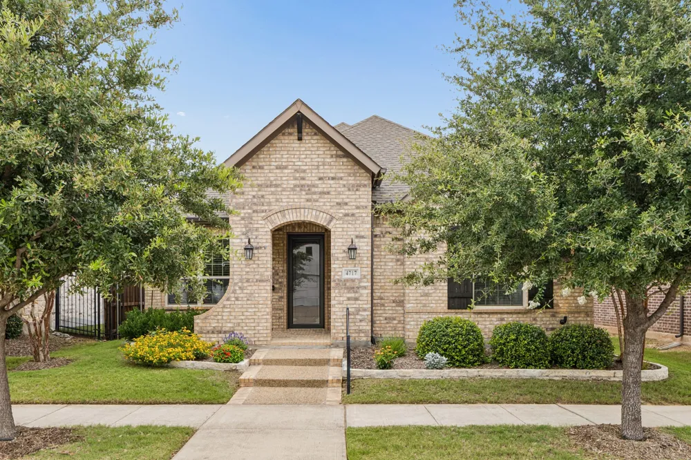4717 Beaver Creek Drive Arlington, TX 76005