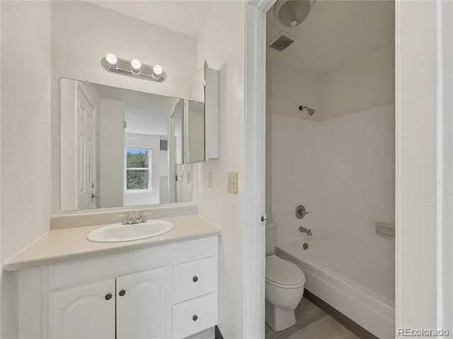 942 S Dearborn Way #10 Aurora, CO 80012