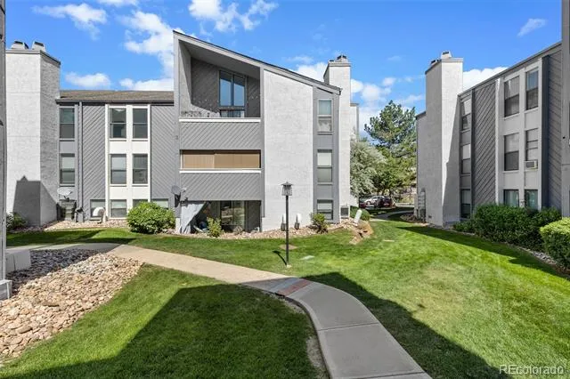 9867 E Peakview Avenue #E1 Englewood, CO 80111