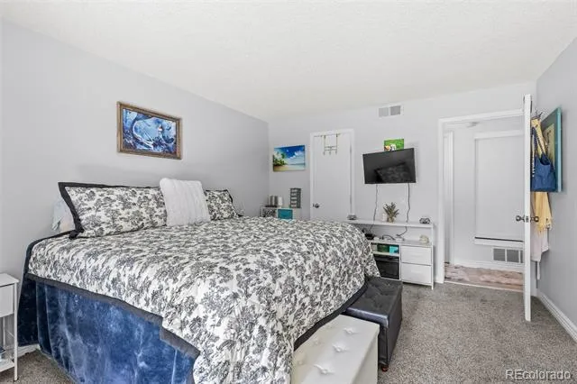 9867 E Peakview Avenue #E1 Englewood, CO 80111