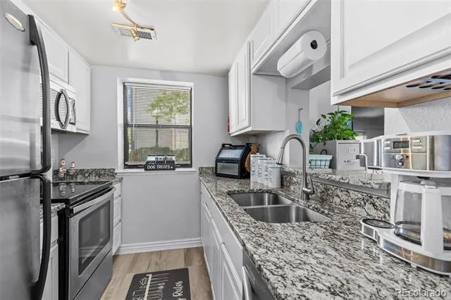 9867 E Peakview Avenue #E1 Englewood, CO 80111