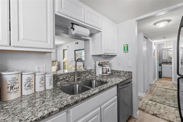 9867 E Peakview Avenue #E1 Englewood, CO 80111