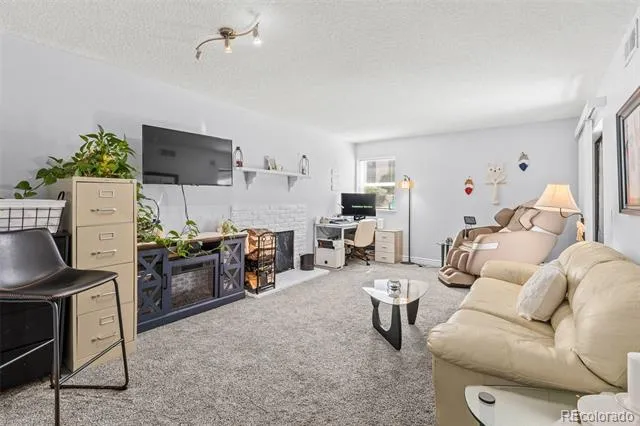 9867 E Peakview Avenue #E1 Englewood, CO 80111