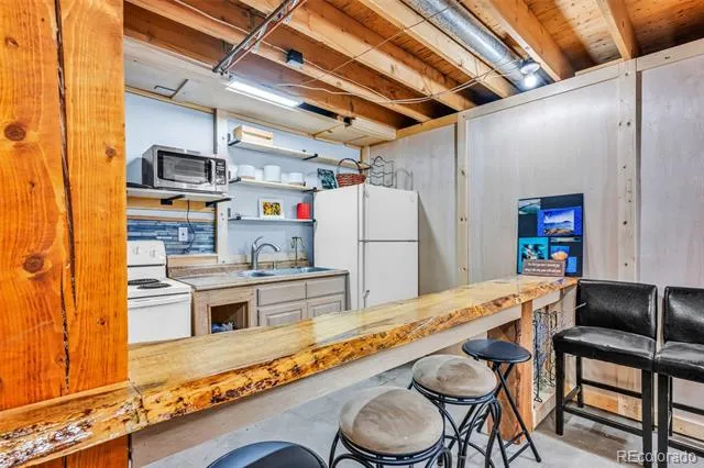 2716 County Road 327 Westcliffe, CO 81252