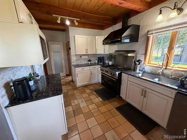 48027 County Road DD Arapahoe, CO 80802