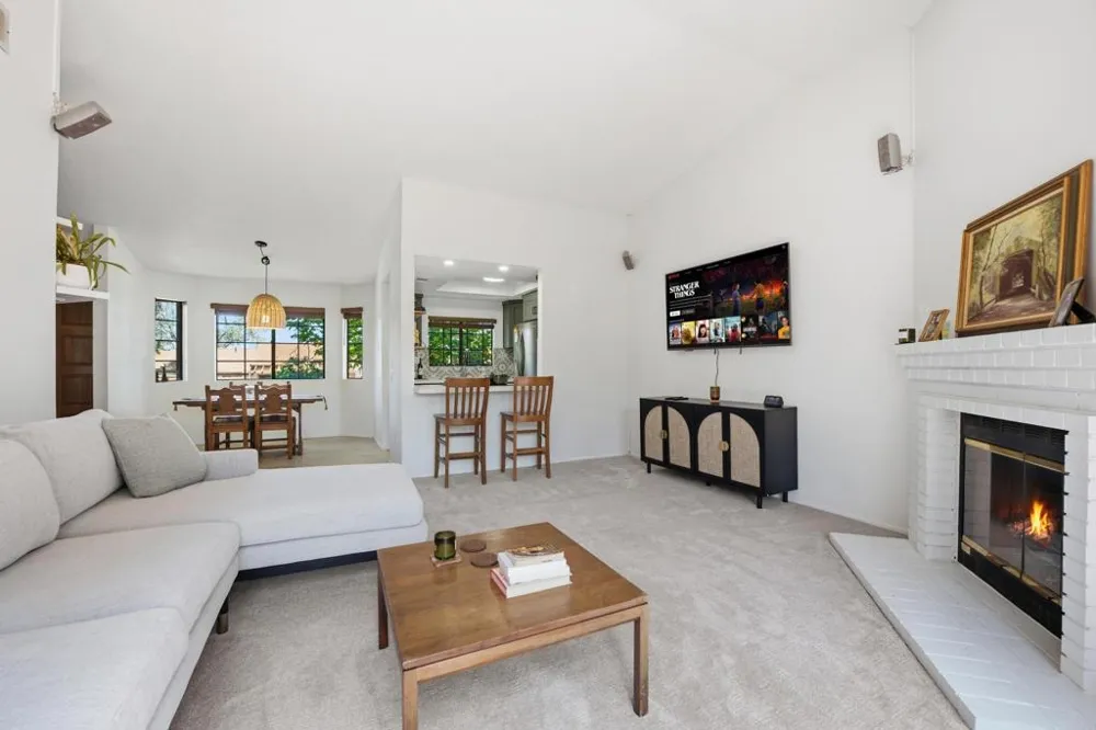 2815 New Castle Way Carlsbad, CA 92010