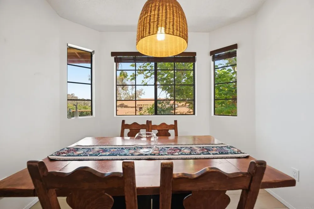2815 New Castle Way Carlsbad, CA 92010