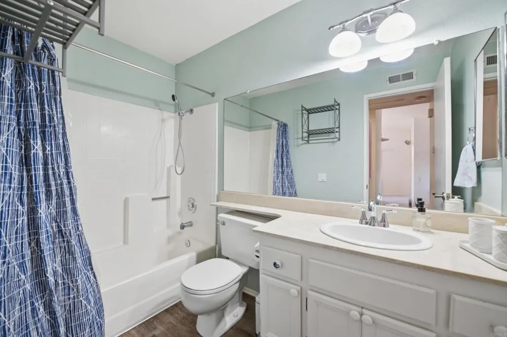 2815 New Castle Way Carlsbad, CA 92010