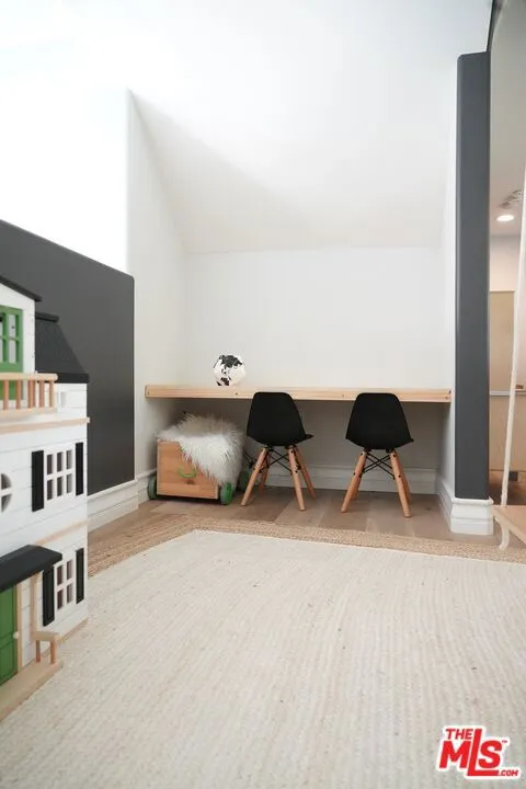 1038 11th Street #D Santa Monica, CA 90403