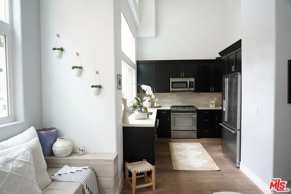 1038 11th Street #D Santa Monica, CA 90403